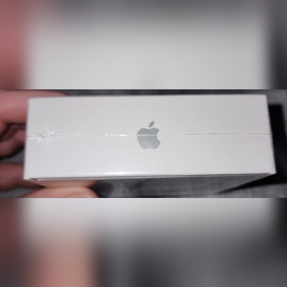 NWT AirPods With Wireless Charging Case White - Picture 11 of 11